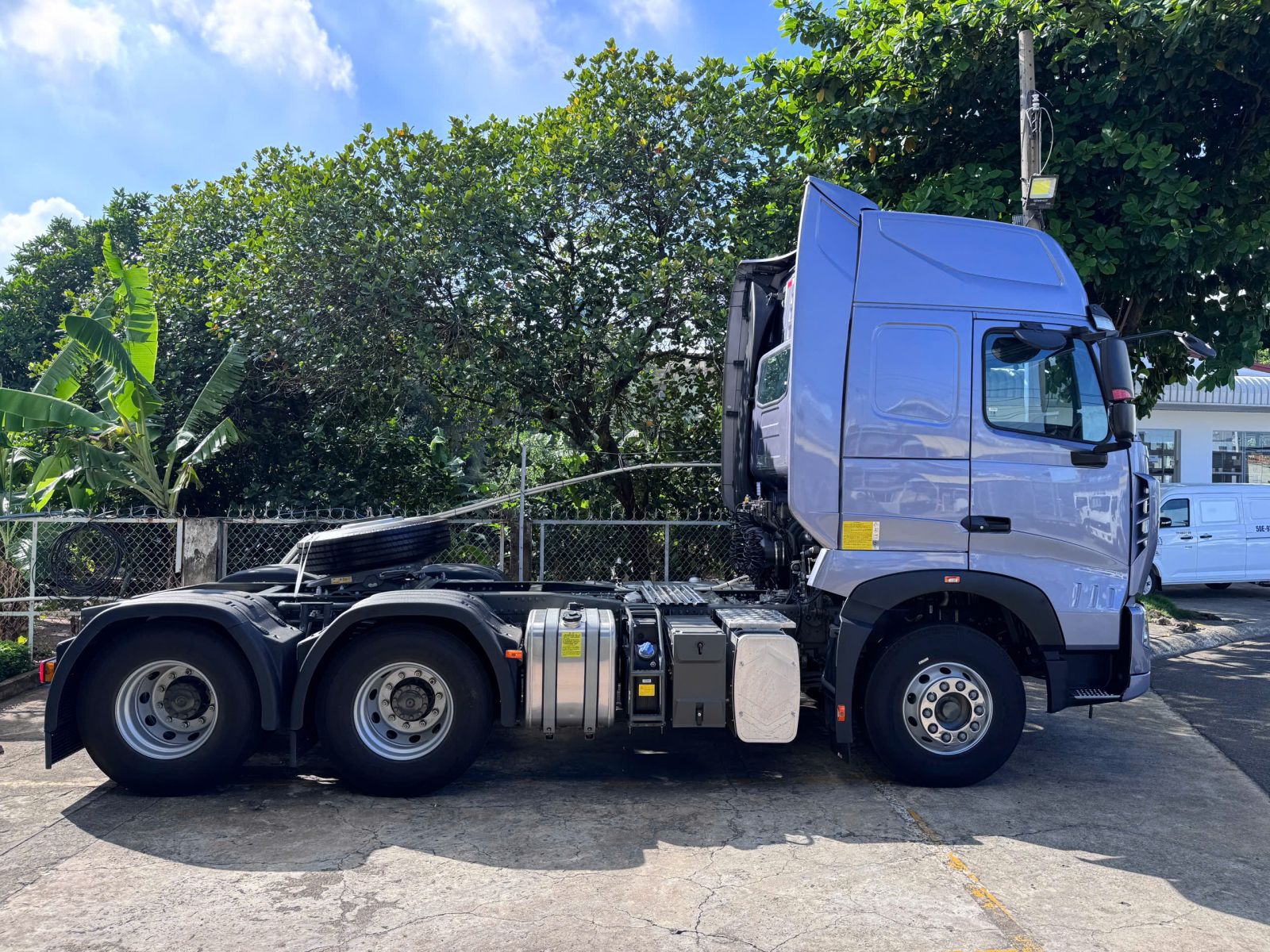 đầu kéo t7h howo sitrak thaco