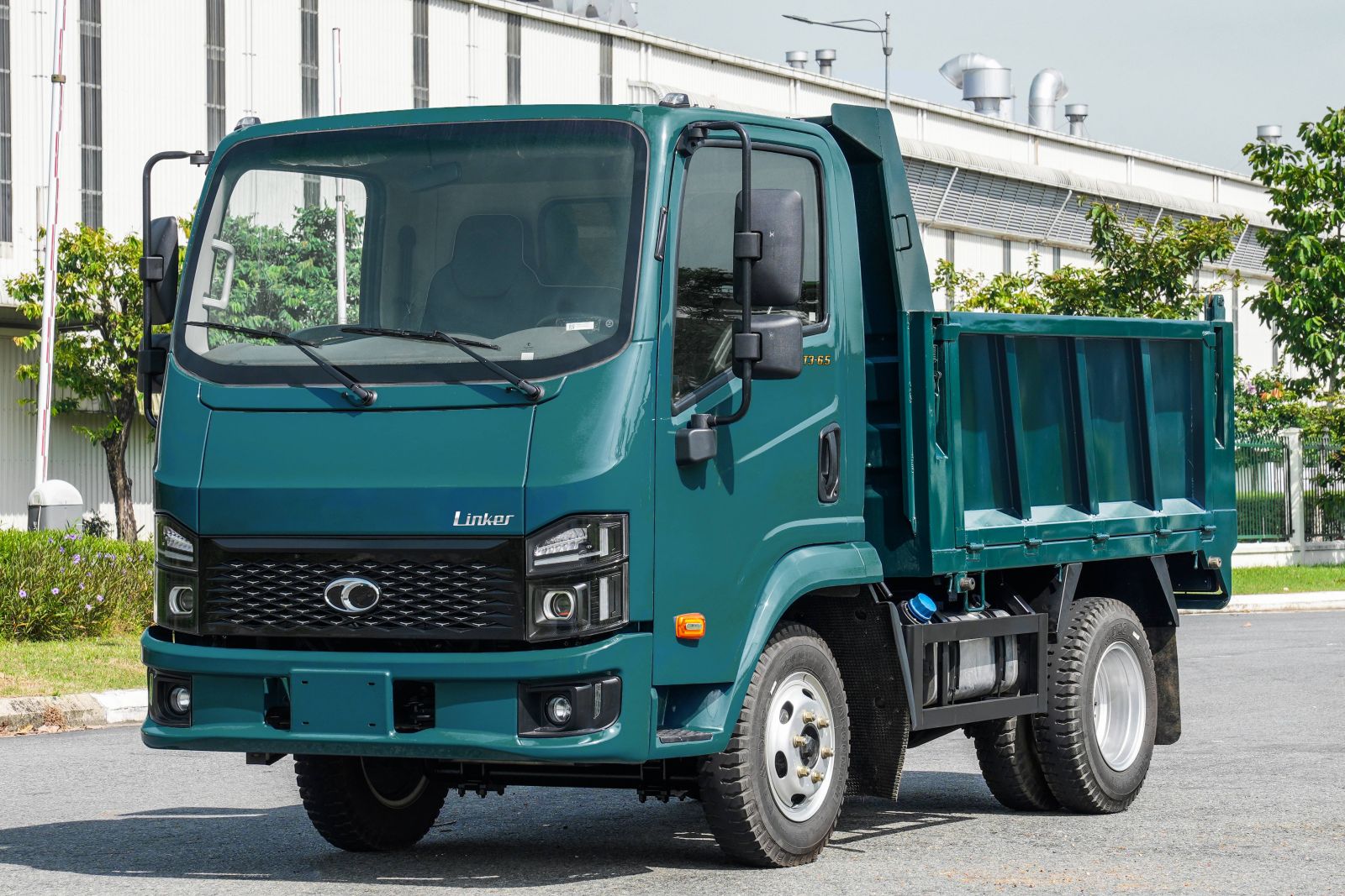 Xe tải Ben Thaco Linker T3-6.5 tải trọng 3,5 Tấn thùng 3 khối phanh hơi cầu láp