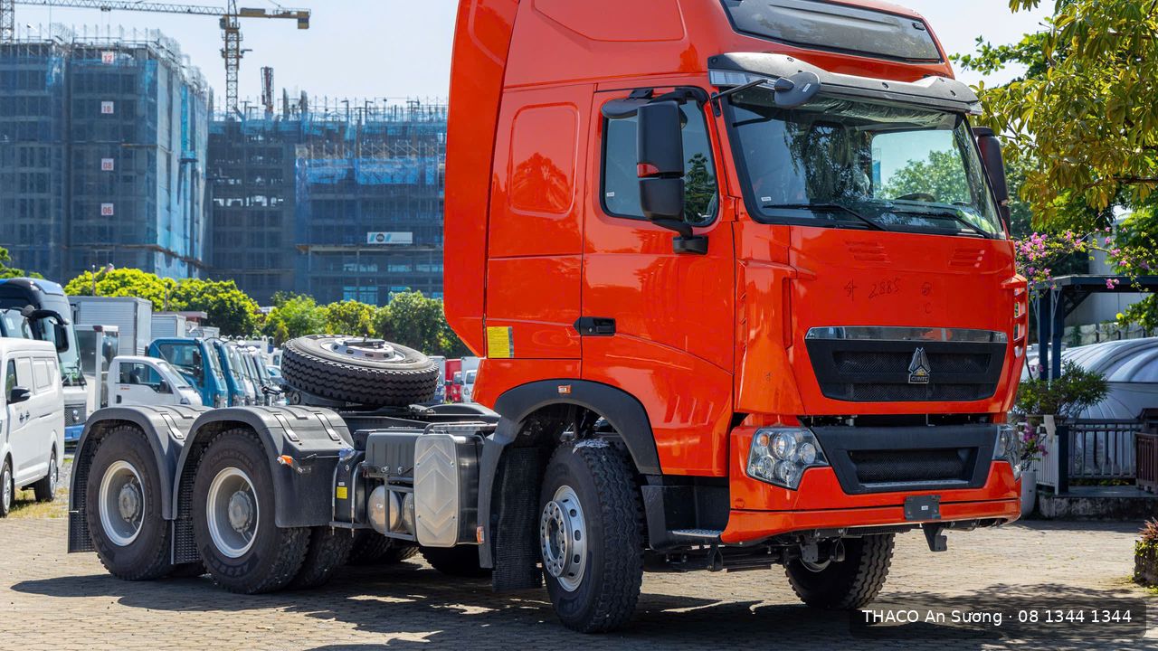 Đầu kéo HOWO SITRAK T7H 440 cầu dầu màu cam tại THACO An Sương