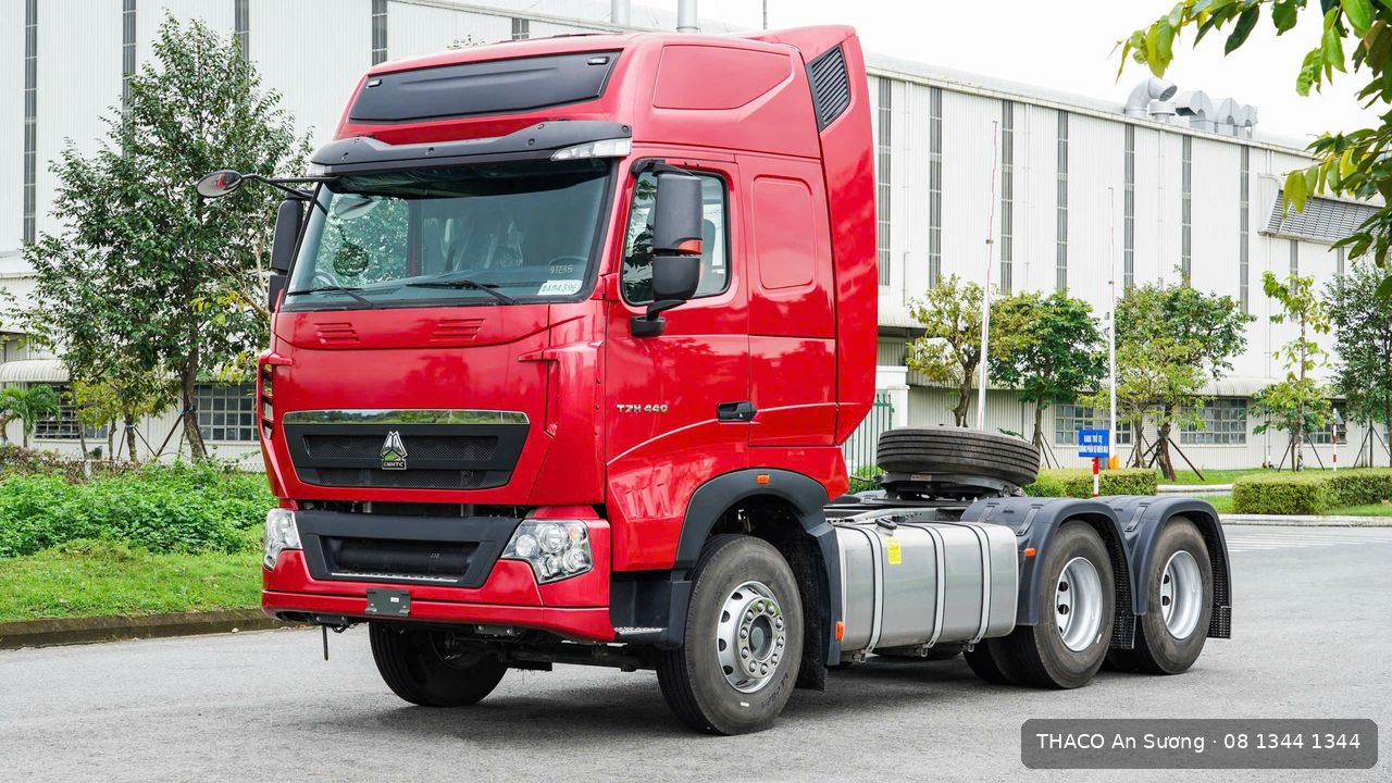 Đầu kéo HOWO SITRAK T7H 440 màu đỏ tại THACO An Sương