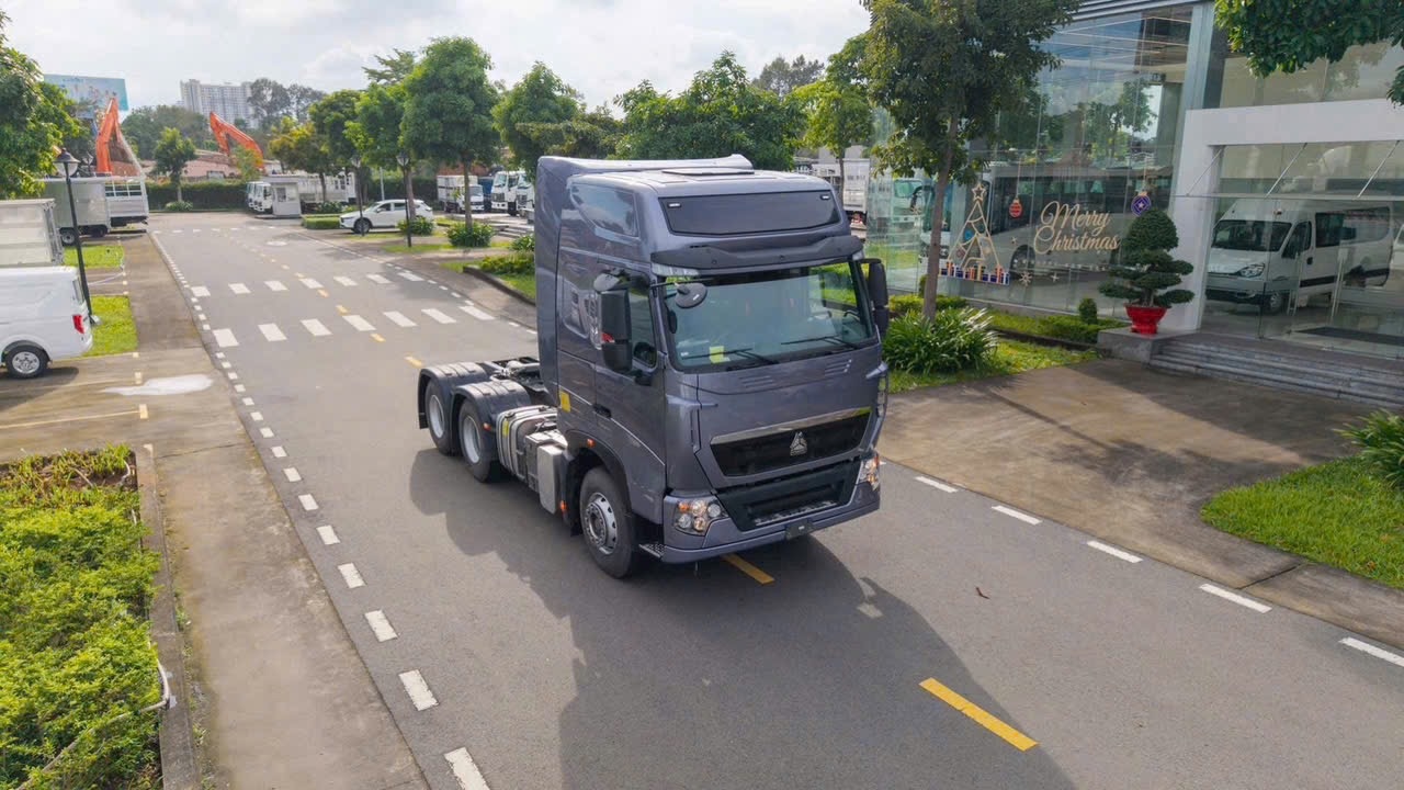HOWO SITRAK T7H 440 HP CẦU 1 CẤP