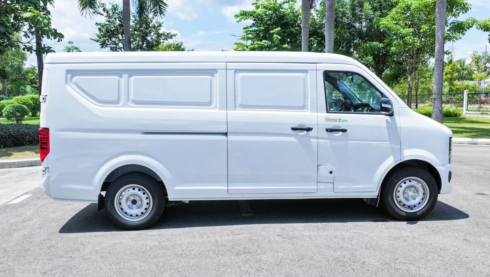 van điện thaco sạc như thế nào?