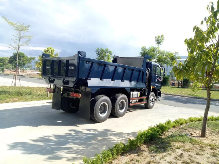 Xe ben AUMAN D240 nhìn từ phía sau