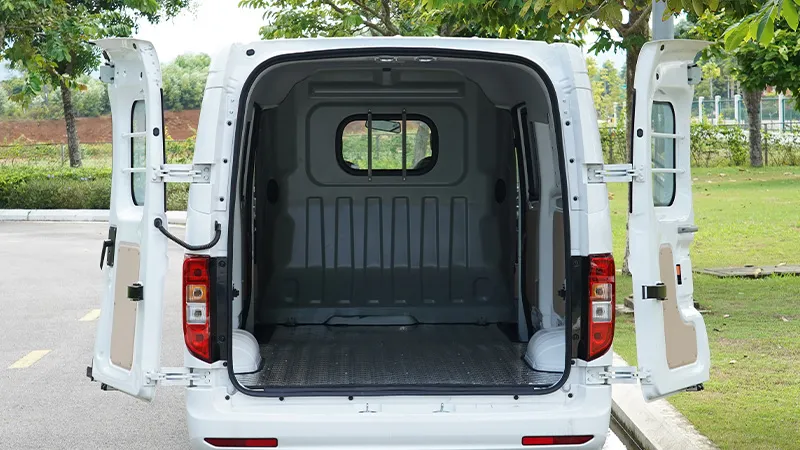 Khoang hàng 5,28 m3 THACO Towner E V2.6-2S