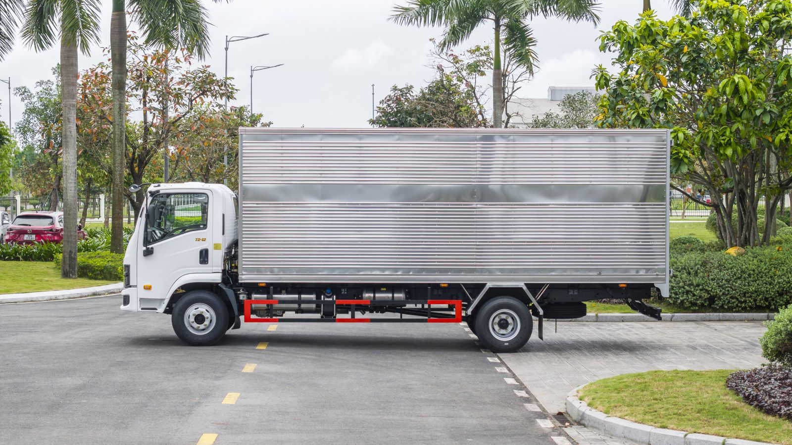LINKER 5 TẤN THÙNG KÍN 5M8 