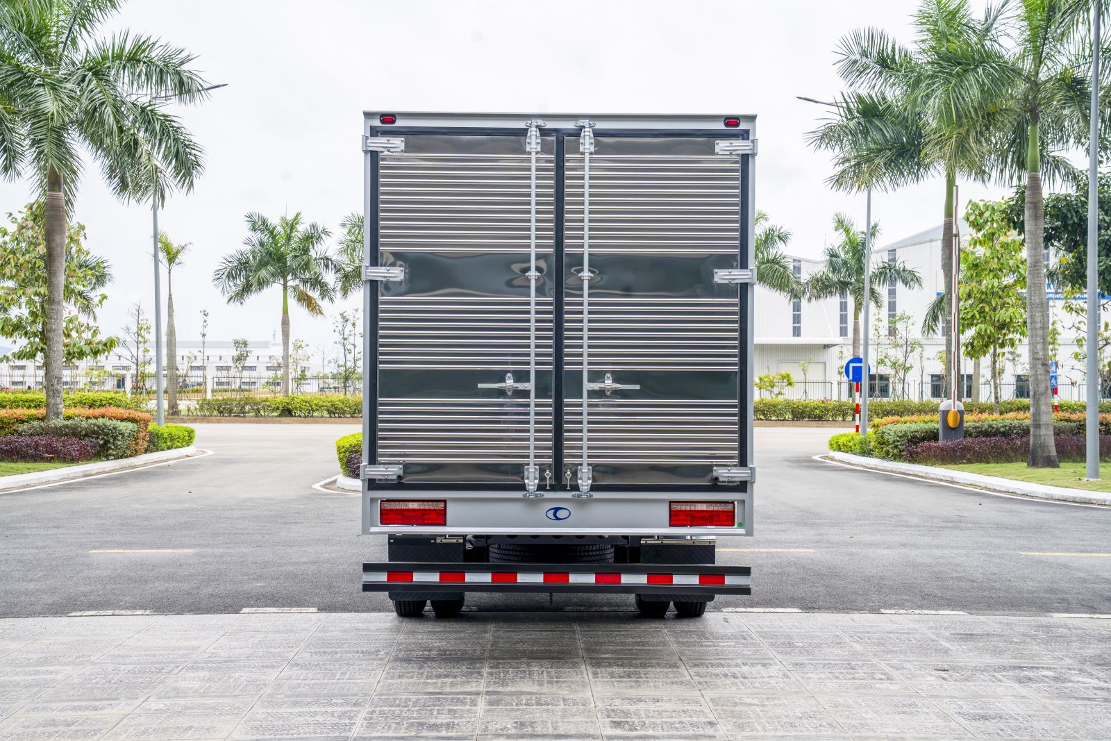 LINKER 5 TẤN THÙNG KÍN 5M8 