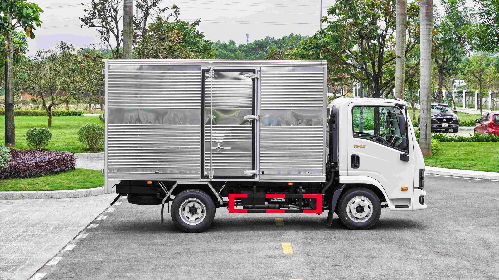 Xe tải Thaco Linker T2-5.0 Tải 1T49 Thùng kín Dài 3m62 