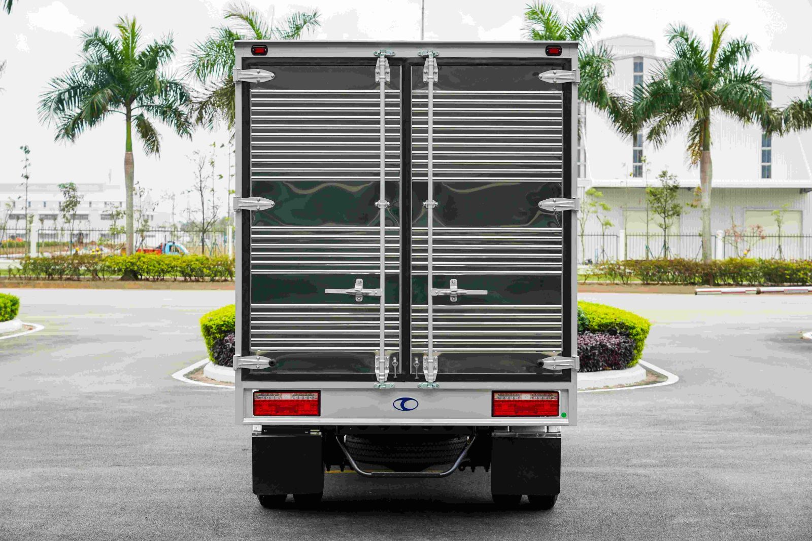 Xe tải Thaco Linker T2-5.0 Tải 1T49 Thùng kín Dài 3m62 